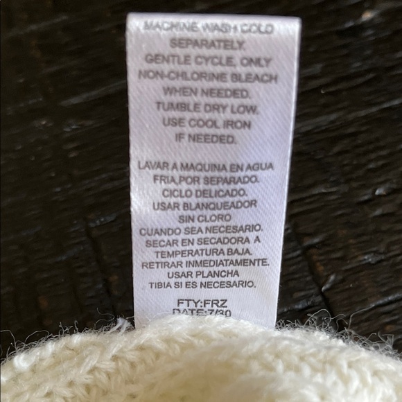 V-Neck White Sweater - Picture 4 of 8